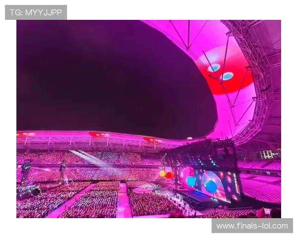 球迷热情助威黄龙体育馆,新赛季赛场包装融合属地元素 球迷热情助威黄龙体育馆,新赛季赛场包装融合属地元素